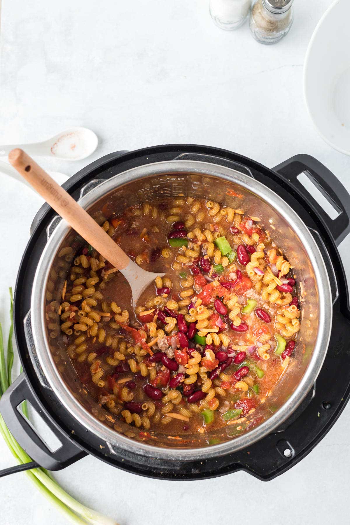 Chili mac recipe being made in an instant pot.